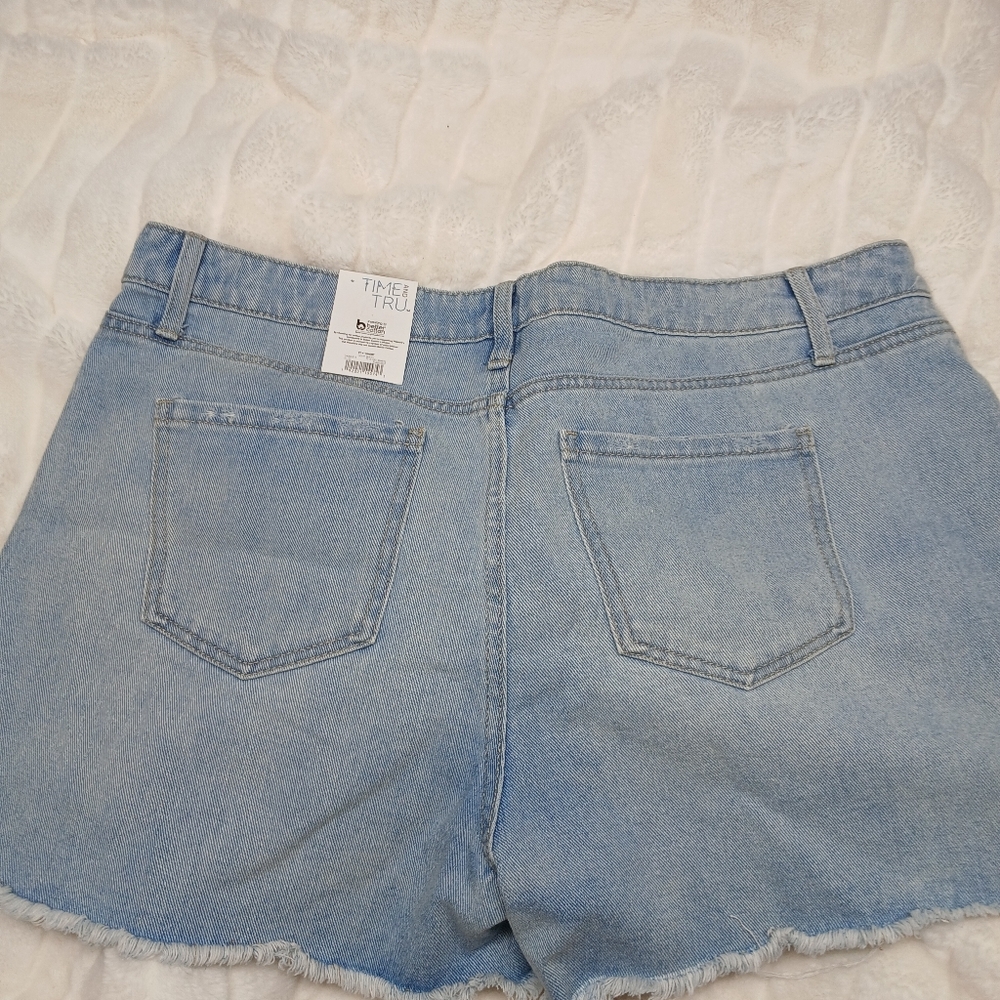 Time and Tru Denim Shorts Women Size 18 Light Wash Frayed Hem NWT - Picture 4 of 7